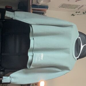 A oversized cropped sweatshirt